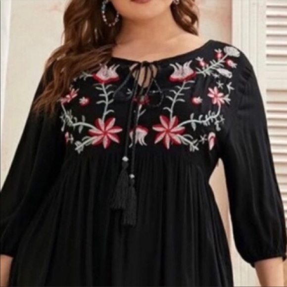 Plus Boho Floral Embroidered Smock Dress - Picture 4 of 5
